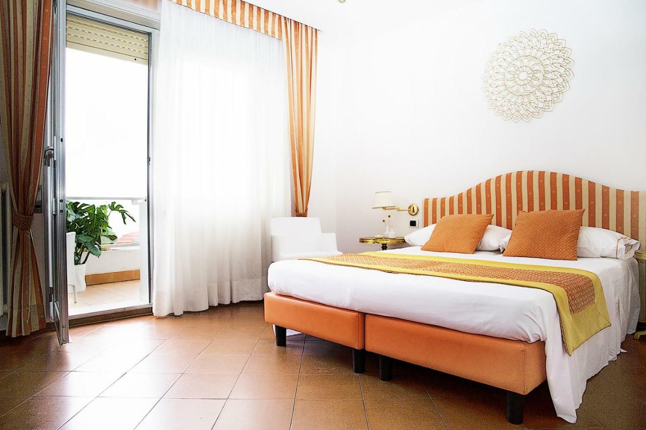 Hotel Iva Diano Marina Extérieur photo
