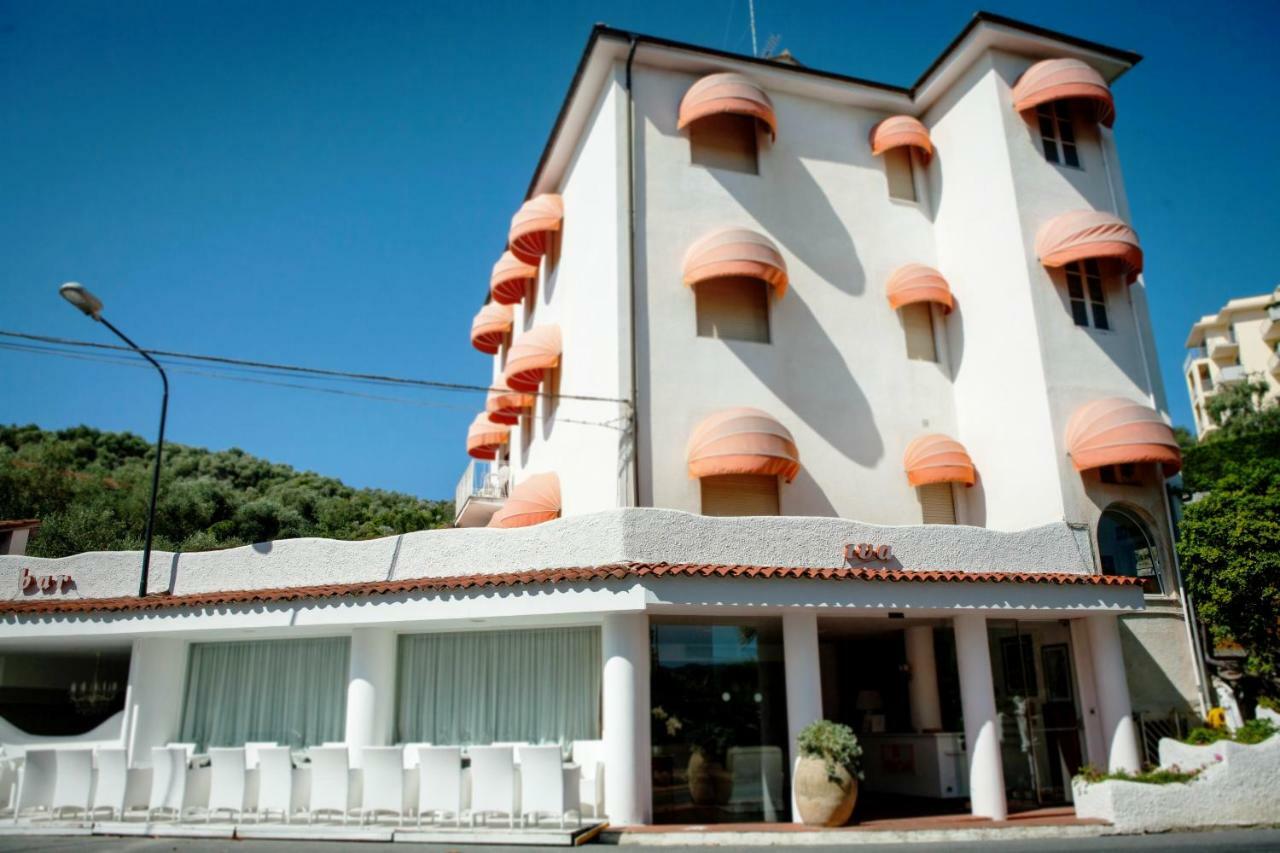 Hotel Iva Diano Marina Extérieur photo