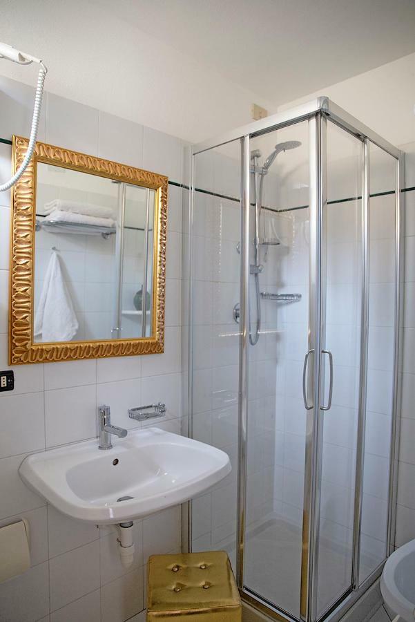 Hotel Iva Diano Marina Extérieur photo